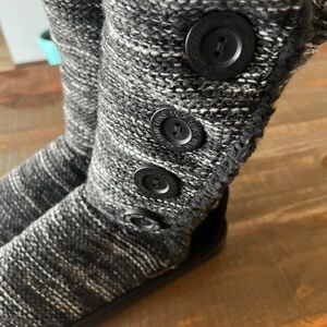 Mukluks Cozy Knit Button Boots Sz 9